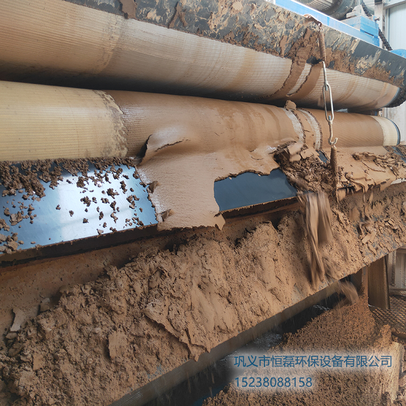 邀您欣賞恒磊帶式壓濾機污泥脫水處理后的泥餅效果！